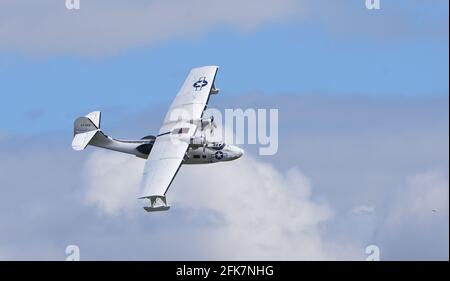 Vintage PBY-5A Catalina „Miss Pick Up“ (G-PBYA) Flying Boat in Flight. Stockfoto