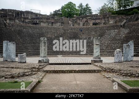 Lyon (Frankreich), 28. April 2021. Blick auf das antike Theater mit den gallo-römischen Resten. Stockfoto