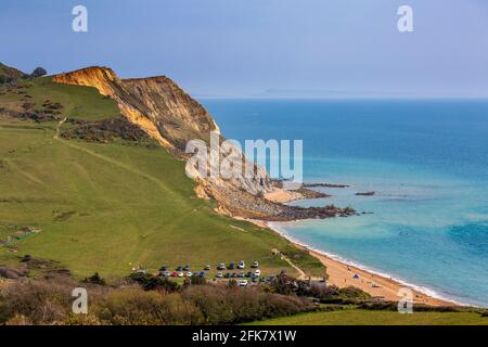 Seatown Beach mit dem Ridge Cliff Land Fall an der Jurassic Coast im April 2021, Dorset, England Stockfoto