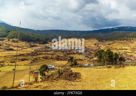 Ein bhutanesisches Dorf in der Region des Phobjikha Tal Stockfoto