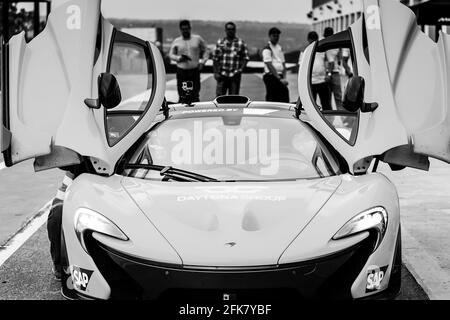 JOHANNESBU, SÜDAFRIKA - 13. März 2021: Johannesburg, Südafrika - 11 2014. Oktober: McLaren Day auf der Kyalami-Rennstrecke Stockfoto