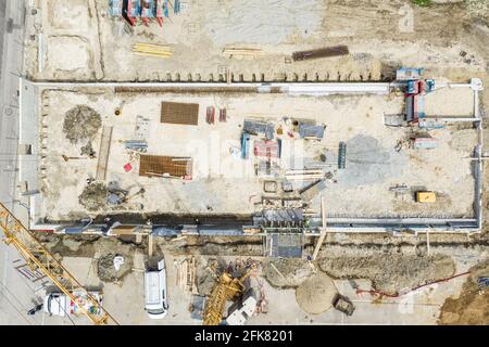 Top Down Vogelperspektive auf eine Baustelle. Stockfoto