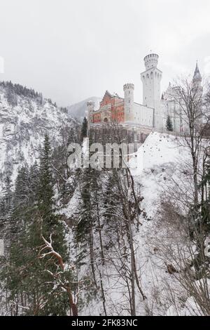 Schwangau, Deutschland. - 27. Dezember 2014: Schloss Neuschwanstein im Winter in Schwangau, Deutschland. Stockfoto