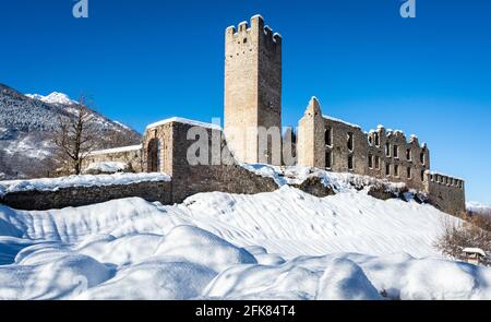 Burg Belfort in Trentino-Südtirol in der Nähe des Dorfes Andalo im Nontal, Norditalien. Es handelt sich um eine verlassene mittelalterliche Burg Stockfoto