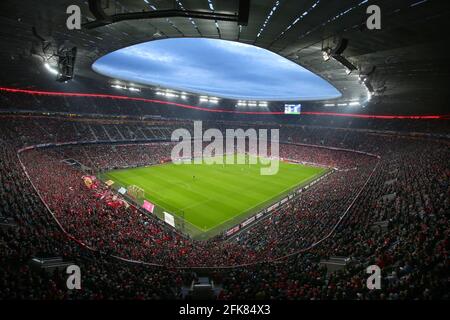 Stadion Allianz Arena in München Froettmaning für die UEFA Euro 2020 / 2021 Fußball Europameisterschaft Fußballstadion vom FC Bayern München © diebilderwelt / Alamy Stock