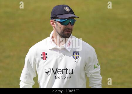 CHESTER LE STREET, ENGLAND. 29. APRIL Mark Wood of Durham während des LV= County Championship-Spiels zwischen dem Durham County Cricket Club und dem Warwickshire County Cricket Club im Emirates Riverside, Chester le Street am Donnerstag, 29. April 2021. (Quelle: Robert Smith) Quelle: MI News & Sport /Alamy Live News Stockfoto