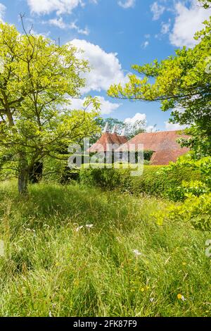 Dächer und Kutten von Osthäusern in Great Dixter, Northiam, East Sussex, Architekt Edwin Lutyens, Heimat des berühmten Gärtners Christopher Lloyd Stockfoto