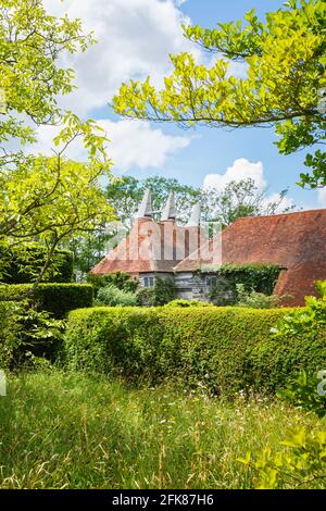 Dächer und Kutten von Osthäusern in Great Dixter, Northiam, East Sussex, Architekt Edwin Lutyens, Heimat des berühmten Gärtners Christopher Lloyd Stockfoto