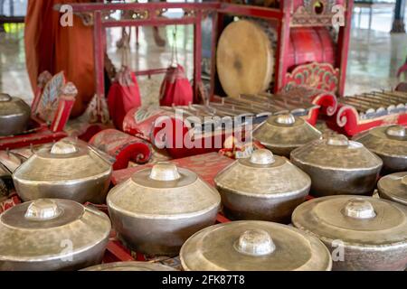 Gamelan, traditionelle balinesische Schlaginstrumente für Ensemblemusik, traditionelle Musik auf Bali und Java, Indonesien. Stockfoto