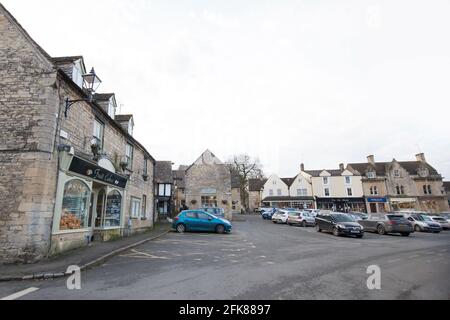 Die kleinen Geschäfte von Northleach, Gloucestershire in Großbritannien Stockfoto