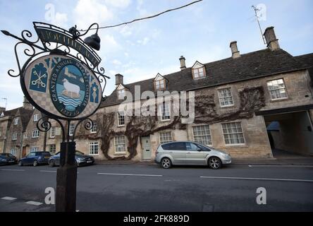 Ein altes Schild in der Stadt Northleach, Gloucestershire in Großbritannien Stockfoto