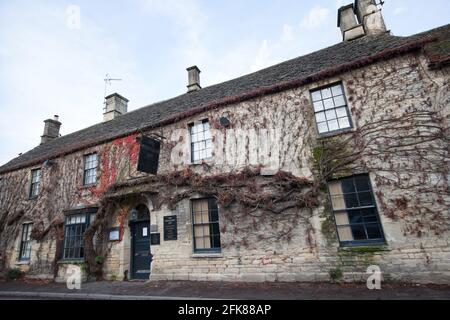 Ein lokaler Pub namens Wheatsheaf in Northleach, Gloucester, England Stockfoto