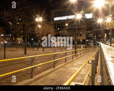 Manchester bei Nacht, Haltestelle St. Peter's Square Metrolink Stockfoto