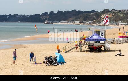 Bournemouth, Großbritannien. April 2021. Bournemouth Beach und Seafront vor dem Feiertagswochenende. Kredit: Richard Crease/Alamy Live Nachrichten Stockfoto