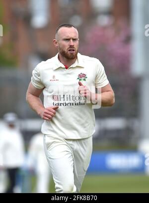 Hove UK 29. April 2021 - Danny Lamb aus Lancashire am ersten Tag ihres LV= Insurance County Championship-Spiels gegen Sussex auf dem 1. Central County Ground in Hove . : Credit Simon Dack / Alamy Live News Stockfoto