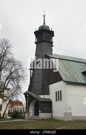 Die Kirche des Heiligen Adalbert (Kostel svatého Vojtěcha) wurde vom tschechischen Architekten Emil Králíček (1905) im Stadtteil Libeň in Prag, Tschechische Republik, entworfen. Stockfoto