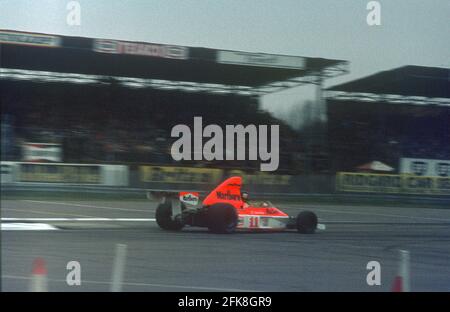 James Hunt im McLaren M23 F1 während des Trainings für die Silverstone International Trophy, 1976. Stockfoto