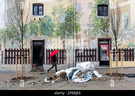 BELGRAD - die berühmte Skadarlija Straße mit ihren Bars und Restaurants Sieht in den Zeiten von COVID ungeschickt aus Stockfoto