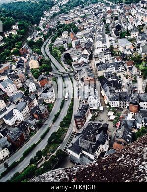 Luftaufnahme von Idar-Oberstein, Deutschland. Idar-Oberstein, eine Stadt im Kreis Birkenfeld in Rheinland-Pfalz, ist bekannt für ihren Edelsteinabbau. Stockfoto