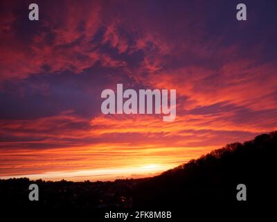 Eine spektakuläre winter Sonnenaufgang über St. Austell, Cornwall. Stockfoto