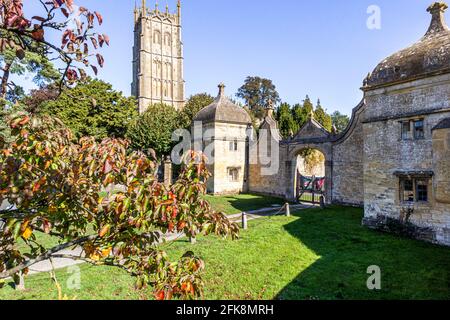 Die St. James Kirche und die Jakobos übernachten im Campden House in der Cotswold-Stadt Chipping Campden, Gloucestershire, Großbritannien Stockfoto