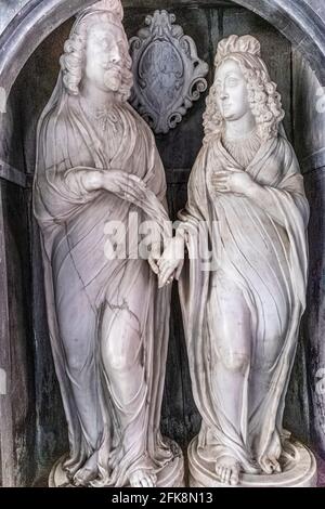Marmordenkmal von Joshua Marshal zu Edward Noel, Viscount Camden (d. 1645) und seine Frau Juliana Hicks (d. 1680) in Chipping Campden Kirche Glos. VEREINIGTES KÖNIGREICH Stockfoto