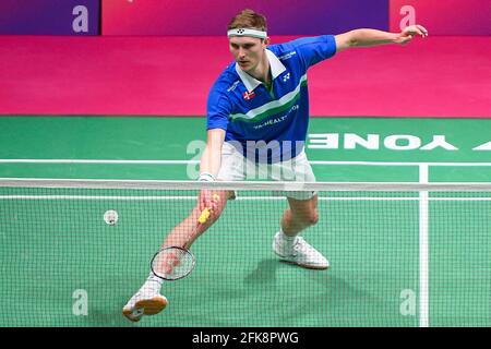 29-04-2021: Badminton: Europäisches Kampioenschap: Kiew KIEW, UKRAINE - 29. APRIL: Viktor Axelsen aus Dänemark tritt in seinem Einzelspiel gegen Max Weisskirchen aus Deutschland am 3. Tag der Badminton-Europameisterschaft 2021 im Sportpalast am 29. April 2021 in Kiew, Ukraine, an (Foto: Sergey Katasch/Orange Picles) Stockfoto