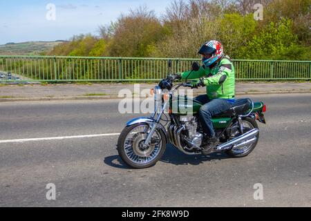 Grüne Kawasaki 903 ccm X900 Motorradfahrer aus den 1976 70er Jahren; klassische Motorräder, geschätztes Veteranenmotorrad, restaurierter alter Timer, Sammlermotoren, Vintage-Erbe, alt erhalten, Sammlerstücke restauriert Transport Fahrt in Großbritannien Stockfoto