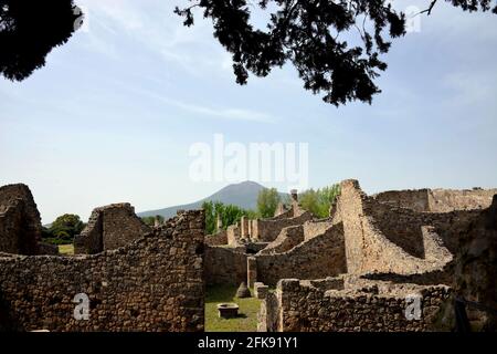 Das antike Pompeji ist eine riesige archäologische Stätte der römischen Stadt und wurde unter Meter Asche und Bimsstein nach dem Ausbruch des Vesuv begraben Stockfoto