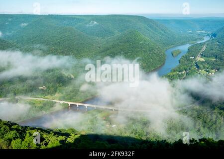 Blick auf den östlichen Abzweig des Susquehanna River Hyner View State Park Stockfoto