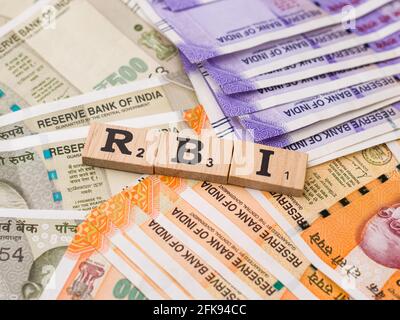 Assam, indien - 30. März 2021 : Word RBI geschrieben auf Holzwürfel Stock Bild. Stockfoto