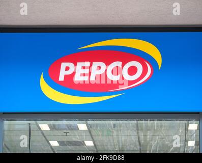 Bukarest, Rumänien - 03.13.2021: Pepco Logo Store. Neuer Store in Bukarest, Rumänien Stockfoto