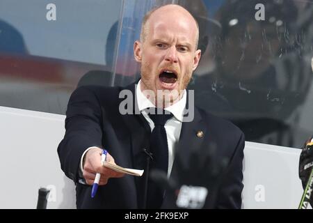 Nürnberg, Deutschland. April 2021. Eishockey: Internationales Spiel, Deutschland - Tschechien, in der Arena Nürnberger Versicherung. Toni Söderholm aus Deutschland reagiert auf das Spiel. Quelle: Daniel Karmann/dpa/Alamy Live News Stockfoto