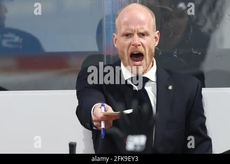 Nürnberg, Deutschland. April 2021. Eishockey: Internationales Spiel, Deutschland - Tschechien, in der Arena Nürnberger Versicherung. Toni Söderholm aus Deutschland reagiert auf das Spiel. Quelle: Daniel Karmann/dpa/Alamy Live News Stockfoto