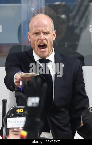 Nürnberg, Deutschland. April 2021. Eishockey: Internationales Spiel, Deutschland - Tschechien, in der Arena Nürnberger Versicherung. Toni Söderholm aus Deutschland reagiert auf das Spiel. Quelle: Daniel Karmann/dpa/Alamy Live News Stockfoto