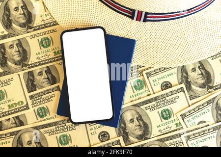 Teure Reise Mockup Konzept Foto, Smartphone mit leeren weißen Bildschirm auf dem Hintergrund des Geldes, US-Dollar Stockfoto