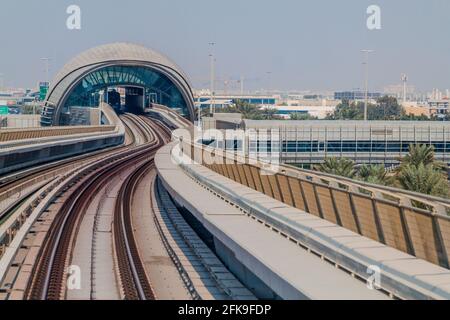 Gleise des erhöhten Teiles der Dubai Metro, Vereinigte Arabische Emirate Stockfoto