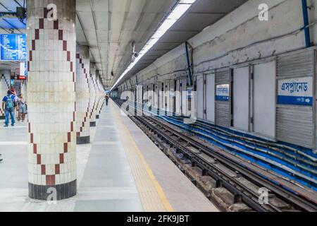 KALKUTTA, INDIEN - 31. OKTOBER 2016: Blick auf die U-Bahnstation Esplanade in Kalkutta, Indien Stockfoto