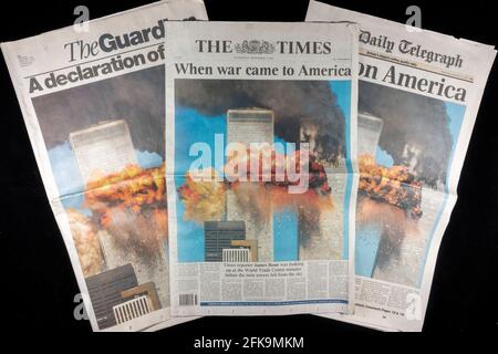 Titelseiten großer britischer Zeitungen (The Times, The Guardian, The Daily Telegraph nach den Terroranschlägen auf die USA am 11. September 2001. Stockfoto