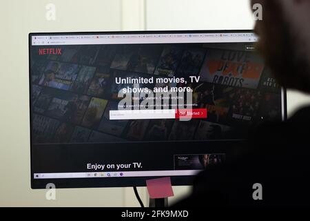 New York, USA - 26. April 2021: Netflix Website page on screen, man using Service, illustrative Editorial Stockfoto