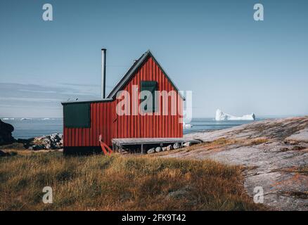 Das bunte Haus der Rodebay Ilulissat, Grönland. Diese Siedlung liegt auf einer kleinen Halbinsel ragt aus dem Festland in östliche Diskobucht entfernt Stockfoto