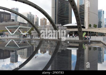 AI Weiwei - Toronto, Ontario, Kanada - Forever Bicycles Installation am Nathan Philips Square Stockfoto