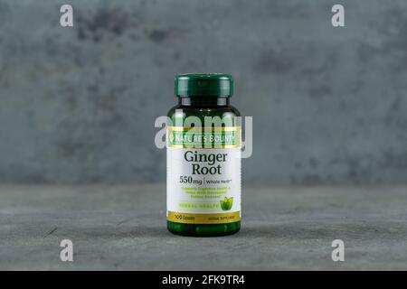 DOHA, KATAR - 28. APRIL 2020: Eine Flasche Nature's Bounty Ingwer Root Pills und Kräutergesundheitszusatz, unterstützt die Verdauung, 550mg, 100 Capsul Stockfoto