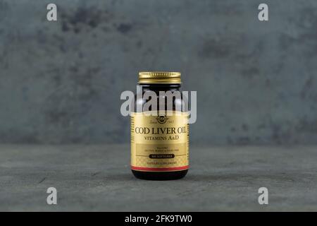 DOHA, KATAR - 28. APRIL 2020: Eine Flasche Solgar Cod Liver Oil, 250 Softgels. Unterstützt Gesundes Immunsystem, Gesunde Augen Vision Knochengesundheit. Vitamin Stockfoto