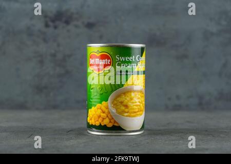 DOHA, KATAR - 28. APRIL 2020: Eine Dose Del Monte Sweet Corn Cream Style 410g. Stockfoto