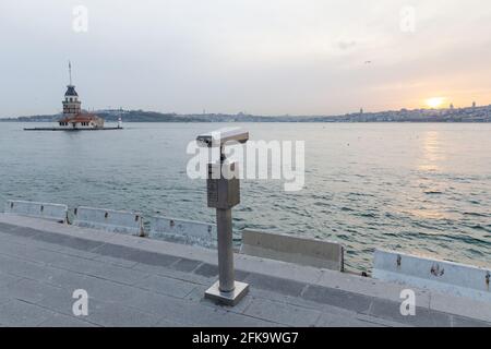 Blick auf die Küsten von Uskudar kurz nach 17 Tagen voller Sperrstunde begann am 29. April 2021 in Uskudar, Istanbul, Türkei. Stockfoto