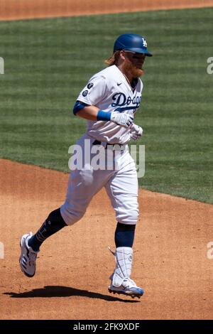 Los Angeles Dodgers Dritter Baseman Justin Turner (10) rundet die Basen nach seinem Heimlauf während eines MLB-Spiels gegen die Cincinnati Reds, Mittwoch, April Stockfoto