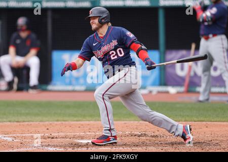 CLEVELAND, OH - APRIL 28: Josh Donaldson (20) von den Minnesota Twins Fledermäuse während eines Spiels gegen die Cleveland Indians im Progressive Field am 28. April Stockfoto