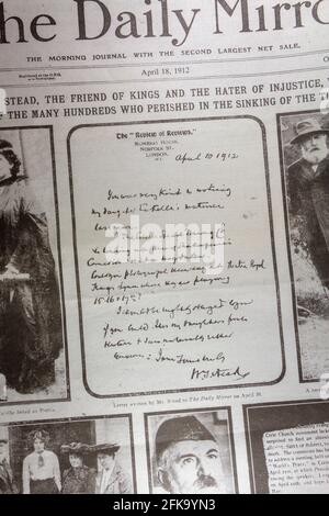 Die Titelseite der Tageszeitung Daily Mirror (Replik) vom 18. April 1912 nach dem Untergang der RMS Titanic. Stockfoto