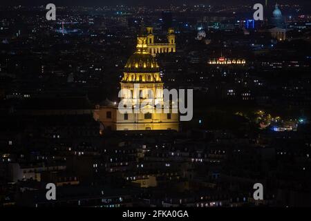 Paris, France, 1.11.2019 - Palast der behinderten Nachtansicht vom Eiffelturm Stockfoto